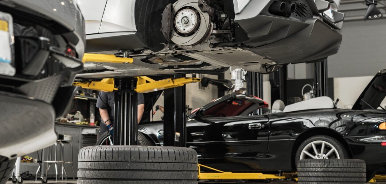 Car Dealer Auto Service Interior Car Dealer Auto Service Interior. Vehicles Under Maintenance.